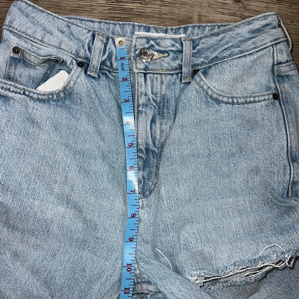 Topshop Super Rip Mom Jean light denim color High waist Sz 26/30